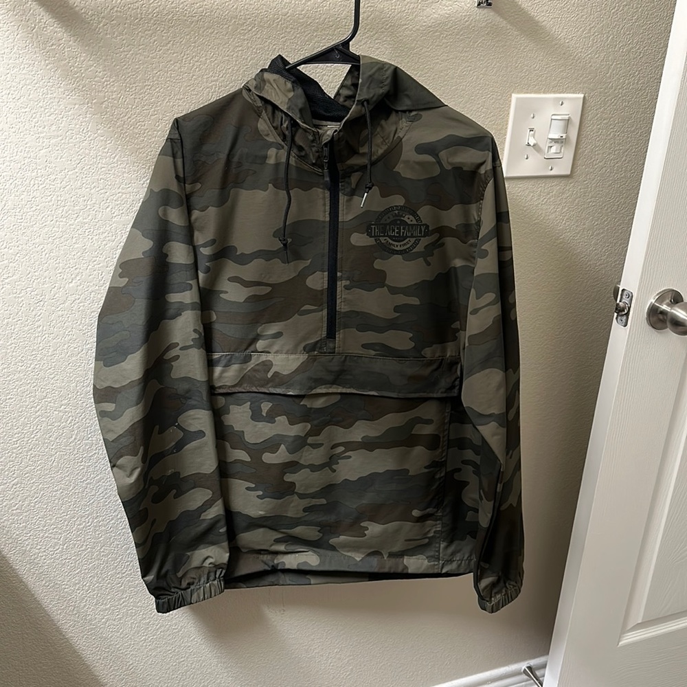 Ace family windbreaker